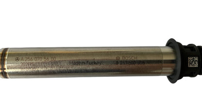 NEW ORIGINAL INJECTOR WITH NOZZLE V8 MERCEDES A W176 W177 W213 S213 GLA GLE GLS X290 GT 63 A2560705600 0261500805