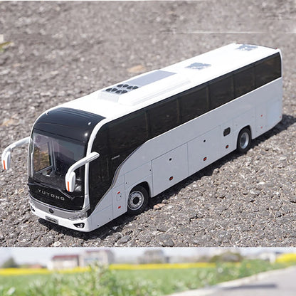 Lookrover Yutong C12PRO Tourist Bus 1:42 Alloy Model Overseas Highway Van Collectible Display